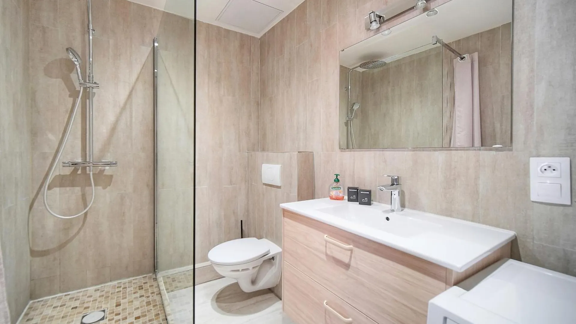 Frgk Clemenceau Confort Moderne & Plage Cannes 0*,
